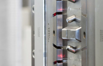 AUTOMATIC NEEDLE FEEDING & AUTOMATED PRODUCTION OF READY-TO-FILL PREFILLABLE SYRINGES