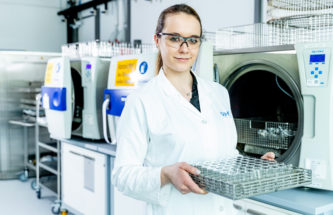 PACKAGING MATERIAL IDENTIFICATION TO ENSURE SELECTION OF BEST-MATCHING COMPONENTS FOR PARENTERAL DRUGS